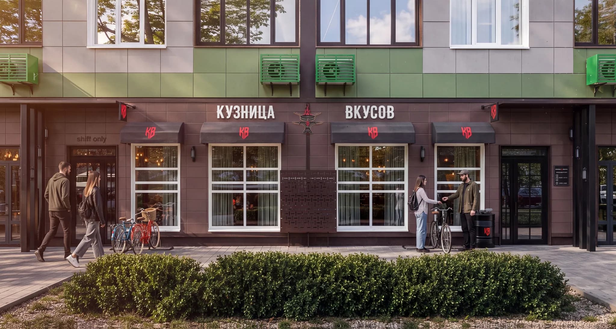 Фронтальный вид фасада кафе с вывеской